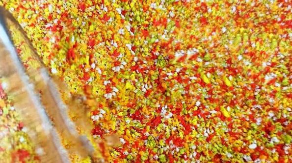 بررسی قیمت آرد سوخاری رنگی در شهرهای مختلف